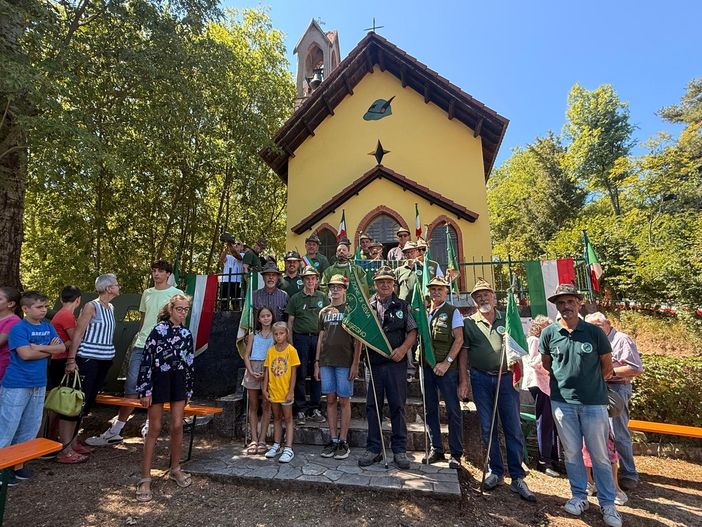 La comunità di Bagnasco ha celebrato la Festa delle penne nere alla chiesetta alpina
