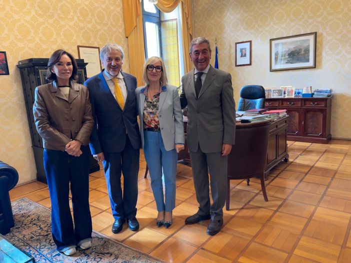 L’onorevole Monica Ciaburro (FdI) ringrazia il funzionario della Prefettura D’Angelo