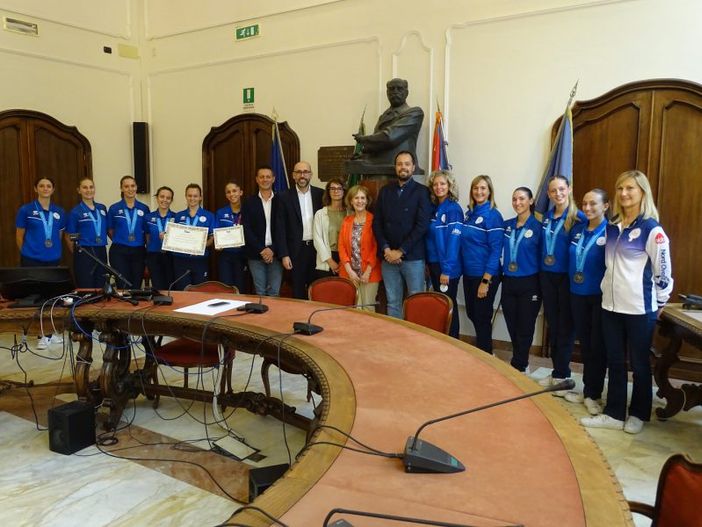 Premiate le atlete del Twirling Carrù per le medaglie ottenute ai campionati europei e mondiali