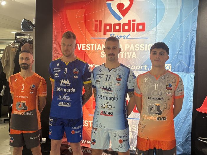 Le nuove Maglie firmate Macron indossate da Cavaccini, Zaytsev, Baranowicz e Oberto Le nuove Maglie firmate Macron indossate da Cavaccini, Zaytsev, Baranowicz e Oberto