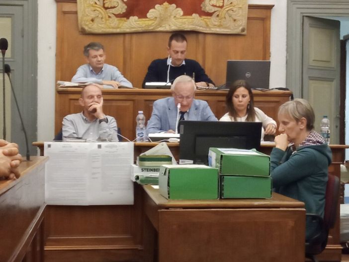 Saluzzo: il Consiglio comunale, a larga maggioranza, dice no all’impianto del biodigestore industriale a Ruata Eandi Saluzzo: il Consiglio comunale, a larga maggioranza, dice no all’impianto del biodigestore industriale a Ruata Eandi