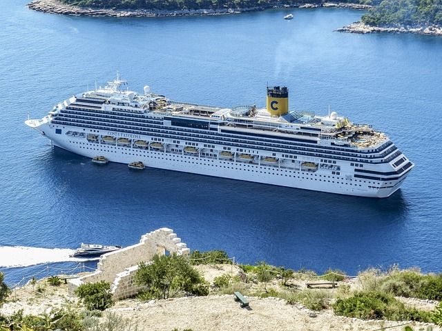 Viaggio in traghetto da Napoli a Palermo: un'esperienza tra mare e cultura Viaggio in traghetto da Napoli a Palermo: un'esperienza tra mare e cultura