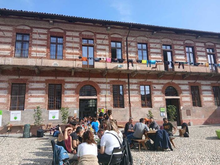 Il gruppo di Strade maestre al "Quartiere" di Saluzzo Il gruppo di Strade maestre al "Quartiere" di Saluzzo