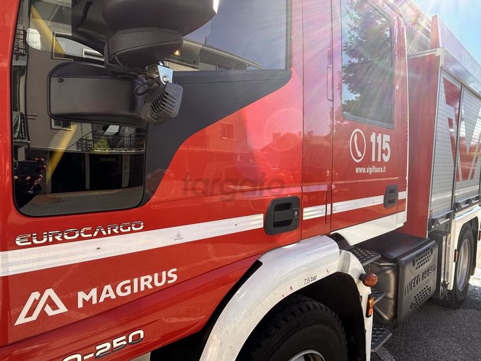 Incidente stradale a Casalgrasso, una persona incastrata nell'abitacolo