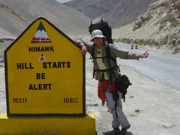"Autostop attraverso l’Himalaya": lo scrittore giramondo Sebastiano Ramello presenta il suo ultimo libro