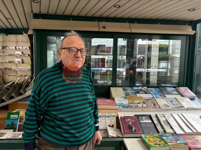 Un ufficio turistico nell'edicola di piazza Galimberti? Il proprietario: "Pronto a regalare il chiosco alla città" Un ufficio turistico nell'edicola di piazza Galimberti? Il proprietario: "Pronto a regalare il chiosco alla città"