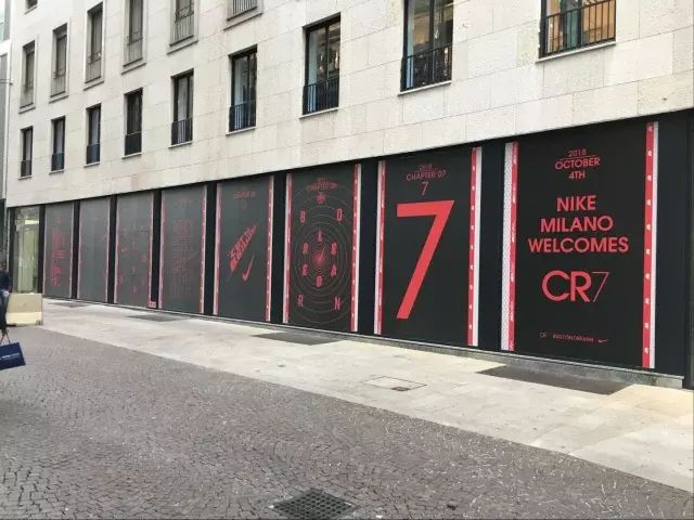 Vetrofanie e adesivi per spazi commerciali