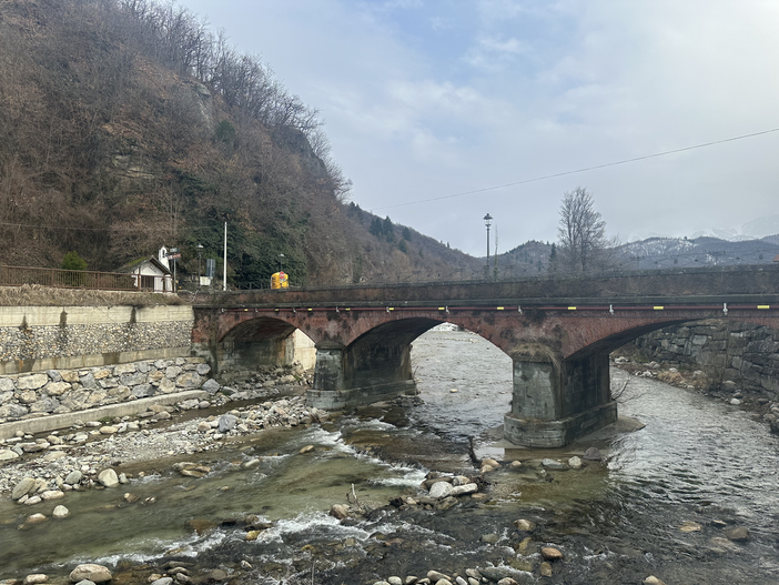 Chiusa di Pesio: chiuso il tratto tra il ponte di via Roma e vi Mondovì per lavori Chiusa di Pesio: chiuso il tratto tra il ponte di via Roma e vi Mondovì per lavori