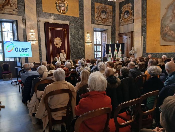 L'incontro per presentare l'Auser nel Salone d'Onore del Municipio di Cuneo L'incontro per presentare l'Auser nel Salone d'Onore del Municipio di Cuneo