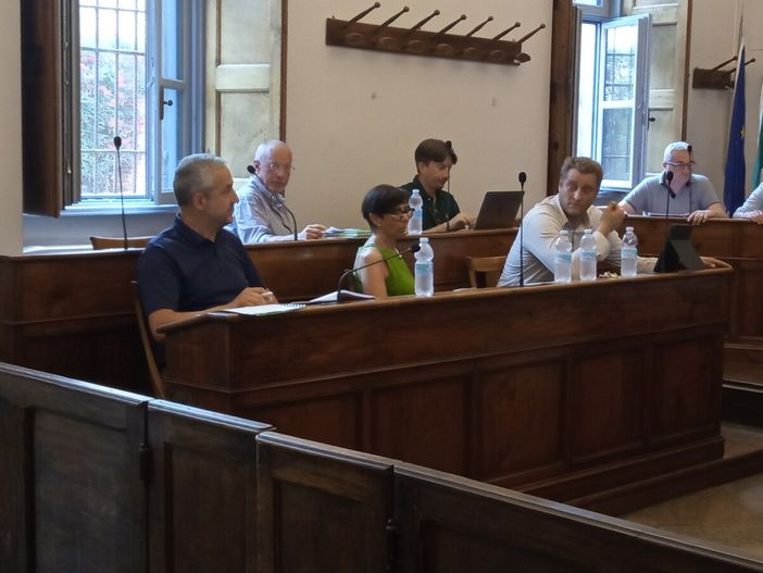 Saluzzo, le minoranze incalzano la giunta con interrogazioni e interpellanze