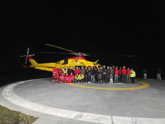 Sampeyre: collaudo notturno dell’eliporto, via libera all’elisoccorso 24 ore su 24 Sampeyre: collaudo notturno dell’eliporto, via libera all’elisoccorso 24 ore su 24