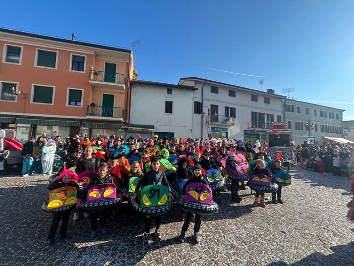 Successo per la sfilata a Beinette, "Che schianto" incoronato dal Carnevale Successo per la sfilata a Beinette, "Che schianto" incoronato dal Carnevale