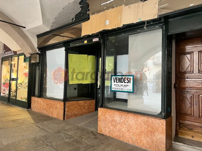 Cuneo, sempre più vetrine spente: il commercio di prossimità arretra e la città si interroga sul futuro Cuneo, sempre più vetrine spente: il commercio di prossimità arretra e la città si interroga sul futuro