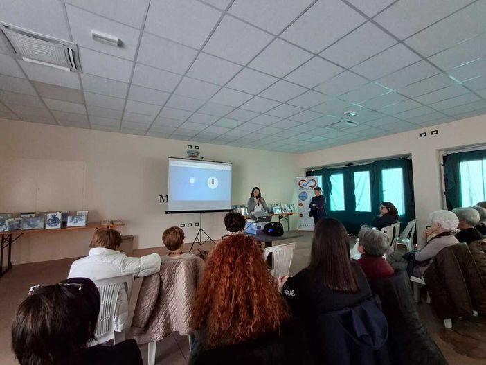 Sorrisi e soddisfazione hanno incorniciato la conclusione del progetto Anziani.com