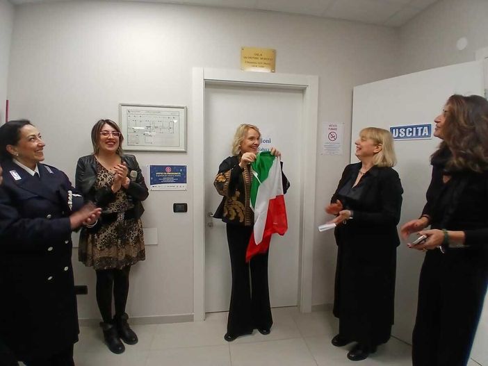 Lo scoprimento della targa dedicata a Salvatore Morelli per la nuova sala della Consulta comunale Lo scoprimento della targa dedicata a Salvatore Morelli per la nuova sala della Consulta comunale