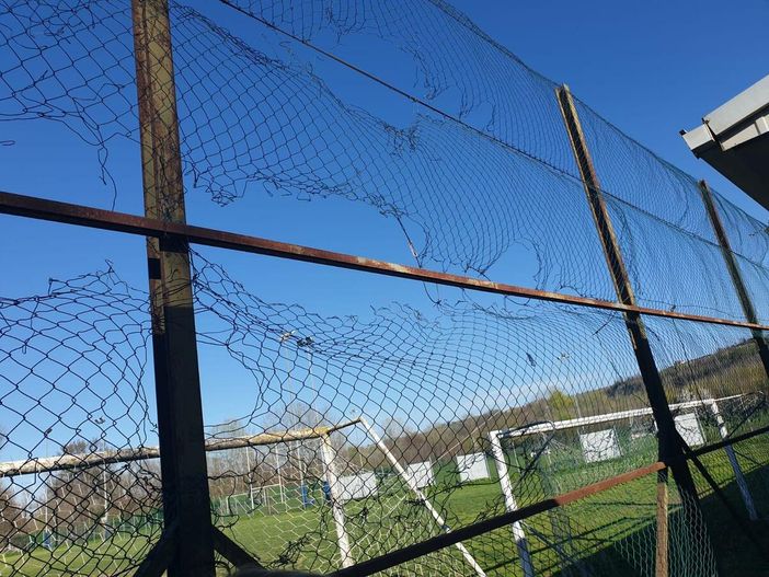 Degrado negli spogliatoi del campo Coppino ad Alba: accessi bloccati dopo le occupazioni, ma resta il problema del decoro dell'area Degrado negli spogliatoi del campo Coppino ad Alba: accessi bloccati dopo le occupazioni, ma resta il problema del decoro dell'area
