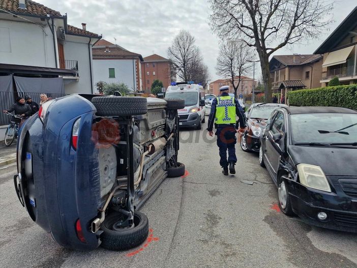 Incidente a Savigliano: 78enne perde il controllo dell'auto e finisce contro le vetture in sosta