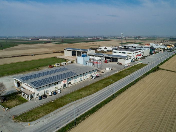Da quasi 70 anni l’Azienda Monge di Torre San Giorgio produce “mangimi su misura” Da quasi 70 anni l’Azienda Monge di Torre San Giorgio produce “mangimi su misura”