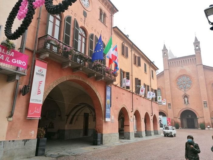 Il municipio di Alba Il municipio di Alba