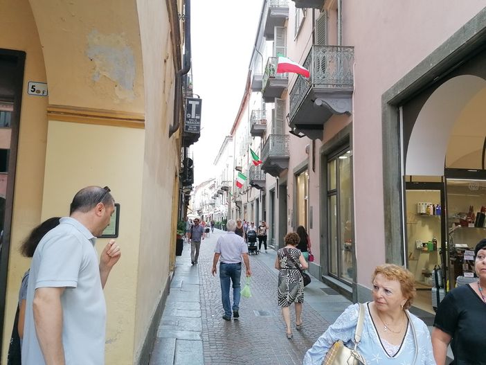 Albesi in via Maestra (archivio) Albesi in via Maestra (archivio)