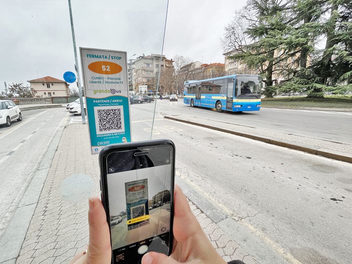 Grandabus lancia “Mo”, il Qr code parlante che rivela in tempo reale la posizione dell’autobus
