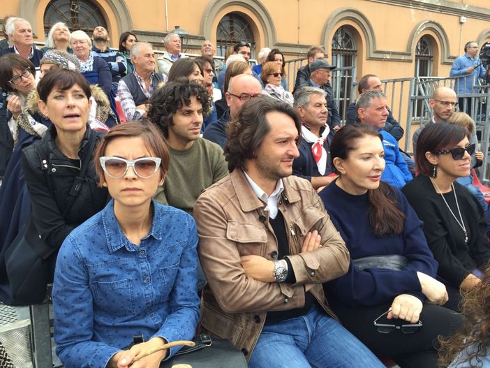 Alba: anche Marina Abramovic tra gli spettatori del Palio degli Asini Alba: anche Marina Abramovic tra gli spettatori del Palio degli Asini