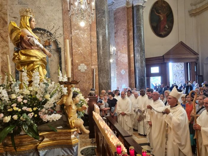 La festa è qui! Celebrata a Bra la Messa solenne in onore della Madonna dei Fiori, patrona della città [FOTO E VIDEO]