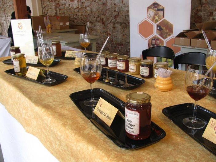 Bra: l’Aperitivo letterario ha “l’oro in bocca” con l’esperto di mieli Dario Pozzolo