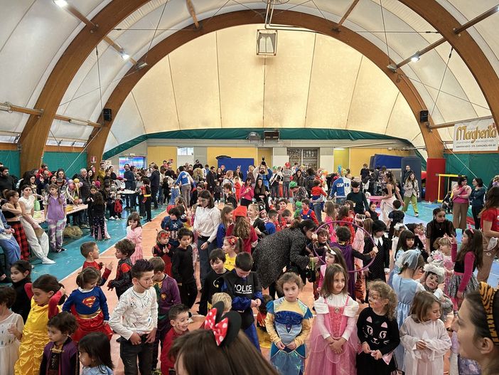 Ampia partecipazione a Bra per la festa di Carnevale Avis e Aido dedicata ai bambini Ampia partecipazione a Bra per la festa di Carnevale Avis e Aido dedicata ai bambini