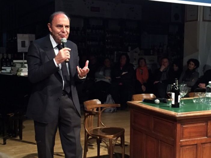 I vent'anni di Porta a Porta raccontati da Bruno Vespa alla Fondazione Mirafiore di Serralunga d’Alba I vent'anni di Porta a Porta raccontati da Bruno Vespa alla Fondazione Mirafiore di Serralunga d’Alba