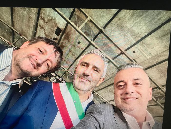 Da sinistra il presidente del Gruppo Micologico Cebano Giorgio Raviolo, il sindaco Vincenzo Bezzone e il consigliere regionale Franco Graglia
