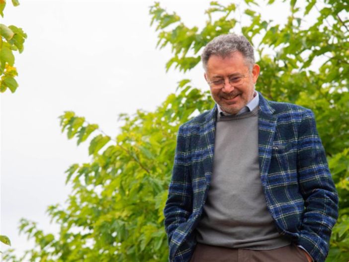 Claudio Rosso, produttore vinicolo, editore di Radio Alba e presidente della Fondazione Radici