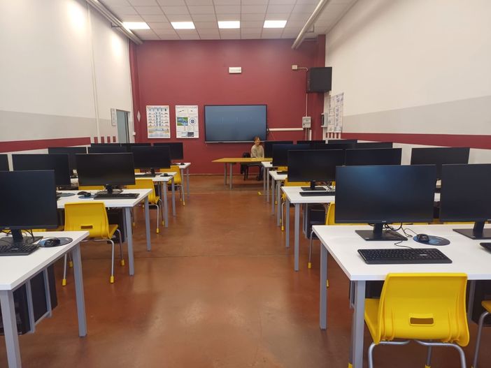 Nuovi laboratori per l’indirizzo logistica pianificazione dell’Itis Delpozzo di Cuneo Nuovi laboratori per l’indirizzo logistica pianificazione dell’Itis Delpozzo di Cuneo