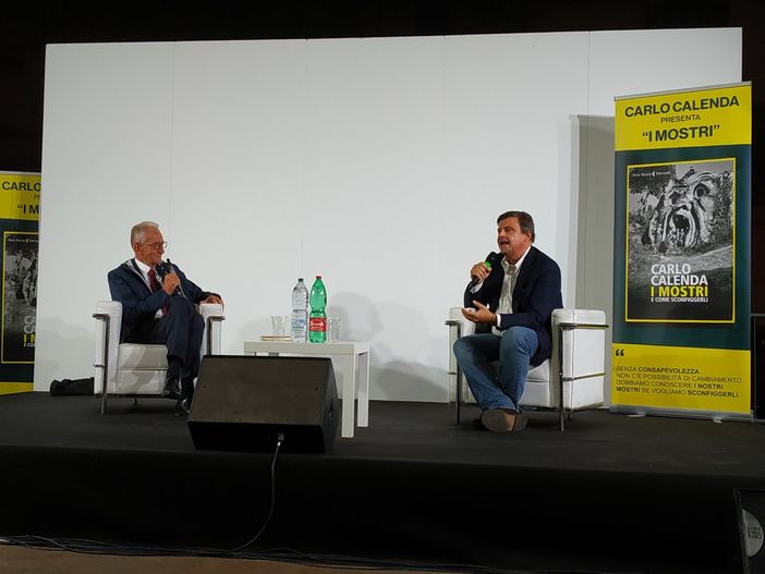 Carlo Calenda a Cuneo per presentare "I Mostri": "Quando siamo diventati così codardi da lasciare il paese in mano a persone che non hanno mai lavorato?" (Foto) Carlo Calenda a Cuneo per presentare "I Mostri": "Quando siamo diventati così codardi da lasciare il paese in mano a persone che non hanno mai lavorato?" (Foto)