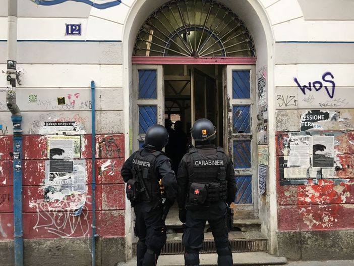 Alcune immagini dell'operazione dei Carabinieri