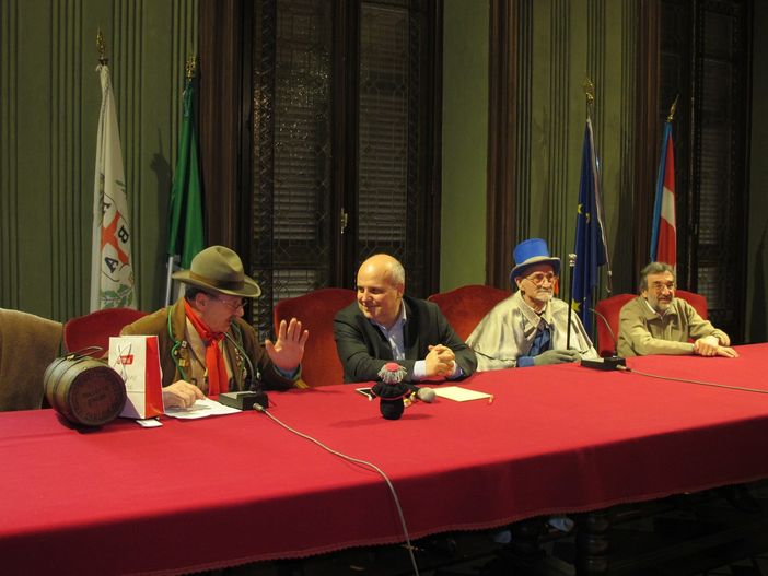 Alba: il Sindaco Maurizio Marello ha accolto le maschere del Carnevale della Famija Albèisa Alba: il Sindaco Maurizio Marello ha accolto le maschere del Carnevale della Famija Albèisa
