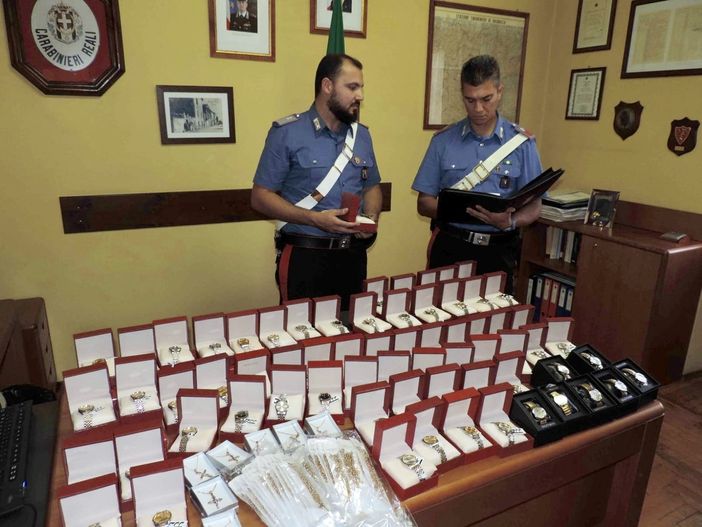 Il materiale sequestrato dai Carabinieri