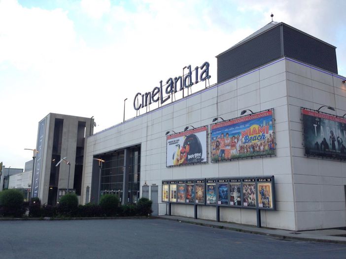 Ultimo giorno per Cinelandia a Borgo San Dalmazzo: per molti, una sera come tante altre Ultimo giorno per Cinelandia a Borgo San Dalmazzo: per molti, una sera come tante altre