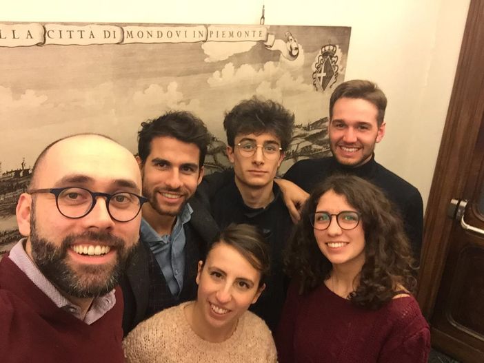 Tanti giovani a Mondovì per il debutto del “Circolo delle Idee” Tanti giovani a Mondovì per il debutto del “Circolo delle Idee”