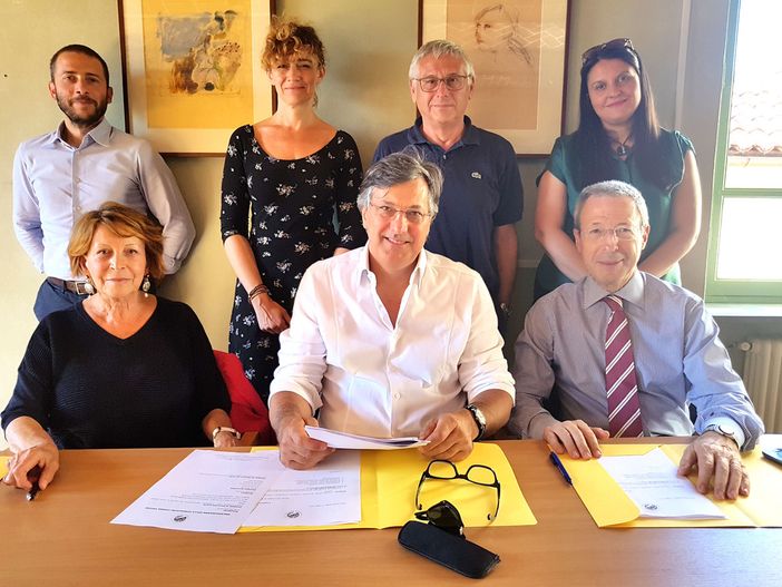 Da sinistra in piedi: Nicola Facciotto, Elena Varvello, Renato Grimaldi, Maria Adelaide Gallina (membro del Cda della Fondazione). Da sinistra seduti: Giovanna Romanelli, Luigi Genesio Icardi, Alberto Sinigaglia