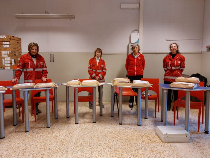 Materiale didattico al comprensivo di Racconigi donato dalla Croce Rossa Materiale didattico al comprensivo di Racconigi donato dalla Croce Rossa