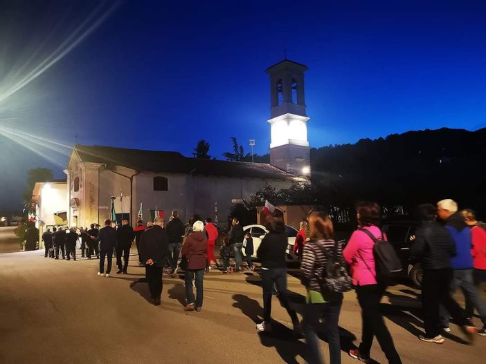 La Marcia per la pace verso la lapide dell'eccidio di Ceretto