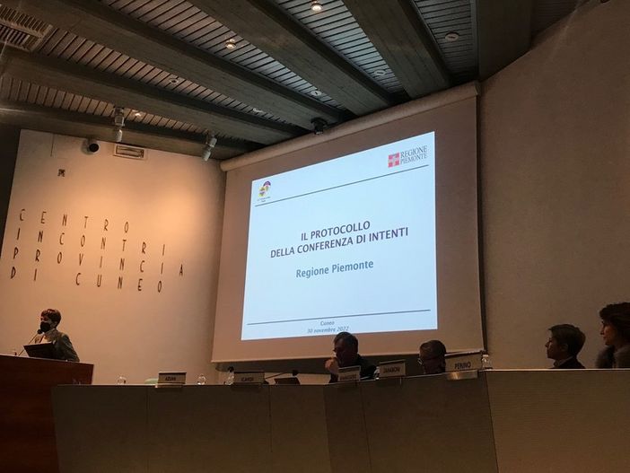 Un momento della conferenza d'intenti