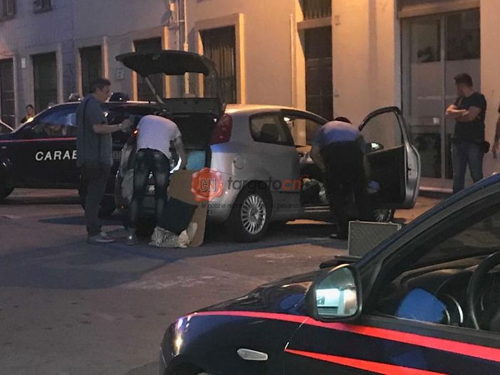 Continuano i rilievi sul luogo della sparatoria
