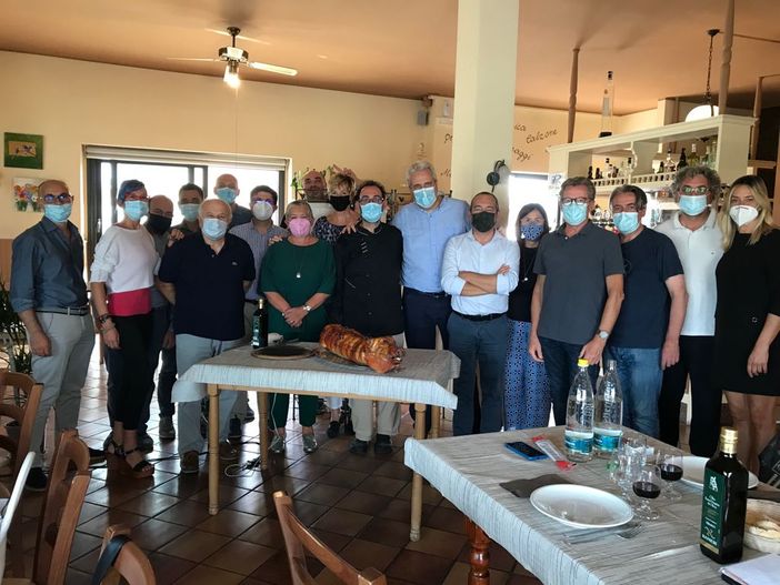 Cuneo, la maggioranza rilancia il “patto della porchetta”