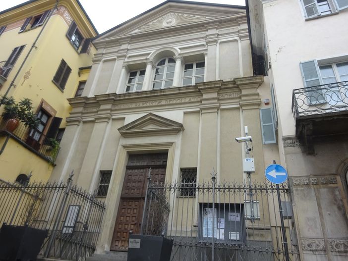 Nella foto la chiesa dei Battuti Neri, a Bra