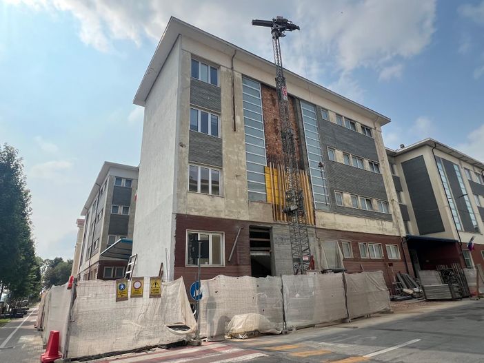 Cuneo, nella notte crolla l’intonaco esterno del liceo “De Amicis”: vigili del fuoco sul posto Cuneo, nella notte crolla l’intonaco esterno del liceo “De Amicis”: vigili del fuoco sul posto