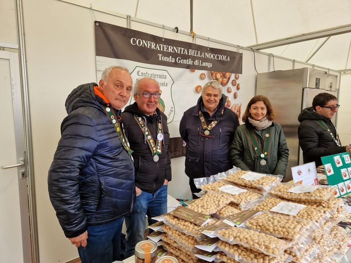 "Regala un sorriso con la nocciola": duemila assaggi solidali ad Alba