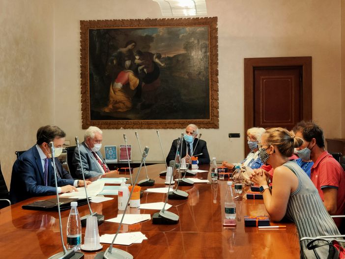 Cuneo: la famiglia di Antonio Toselli dona alla Fondazione CRC il proprio archivio Cuneo: la famiglia di Antonio Toselli dona alla Fondazione CRC il proprio archivio