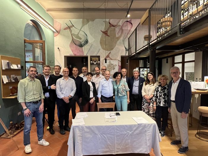 L'incontro tenuto nella sede di Canale L'incontro tenuto nella sede di Canale